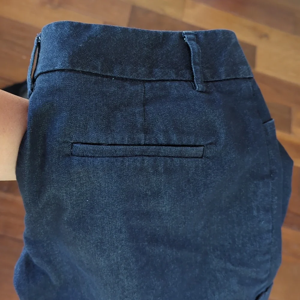 Express Shorts - Picture 2 of 5